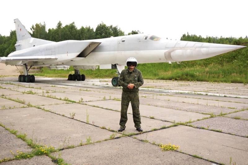 Полковник Ходаренок: один пилот не смог бы угнать на Украину Ту-22М3