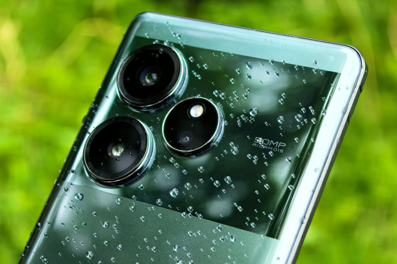 «Газета.Ru» протестировала Realme GT6 с ИИ-камерой и самым ярким экраном в мире