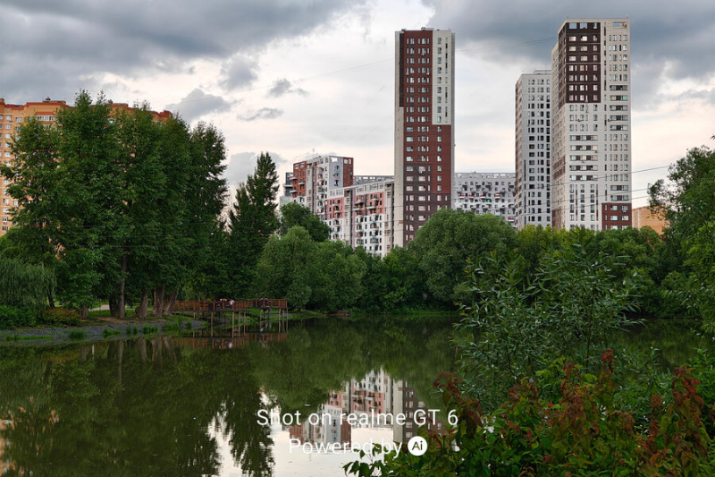 «Газета.Ru» протестировала Realme GT6 с ИИ-камерой и самым ярким экраном в мире