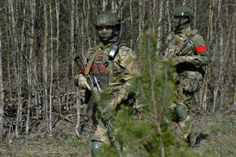 Полковник Ходаренок допустил вероятность нападения Украины на Белоруссию 