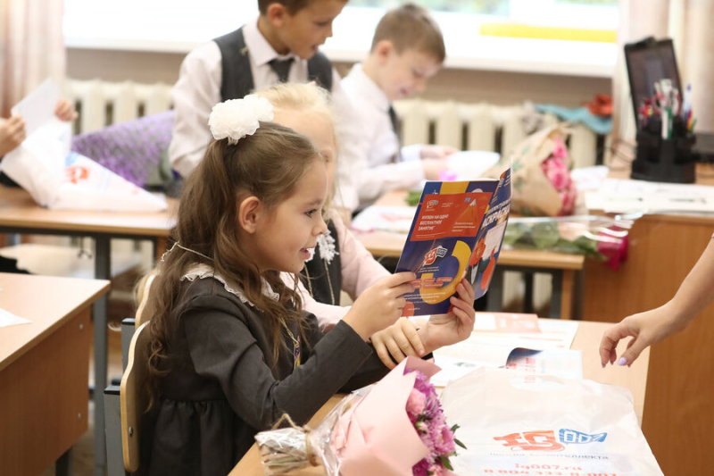 Что подарить на 1 Сентября ребенку: от первоклашки до подростка