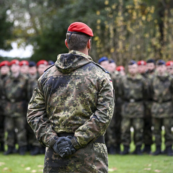 Добровольно-обязательная служба. В Германии будут призывать в армию по жребию