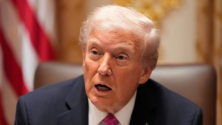 CNN: рейтинг одобрения политики Трампа побил антирекорд его второго срока - Новости на Вести.ru