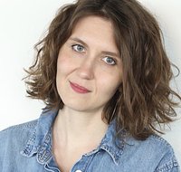 Убегавший от гончих кабан ворвался в пекарню и устремился к витрине с круассанами