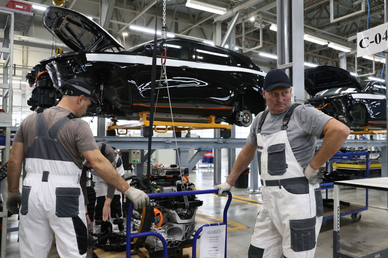 Россиян к 2035 году пересадят на отечественные автомобили