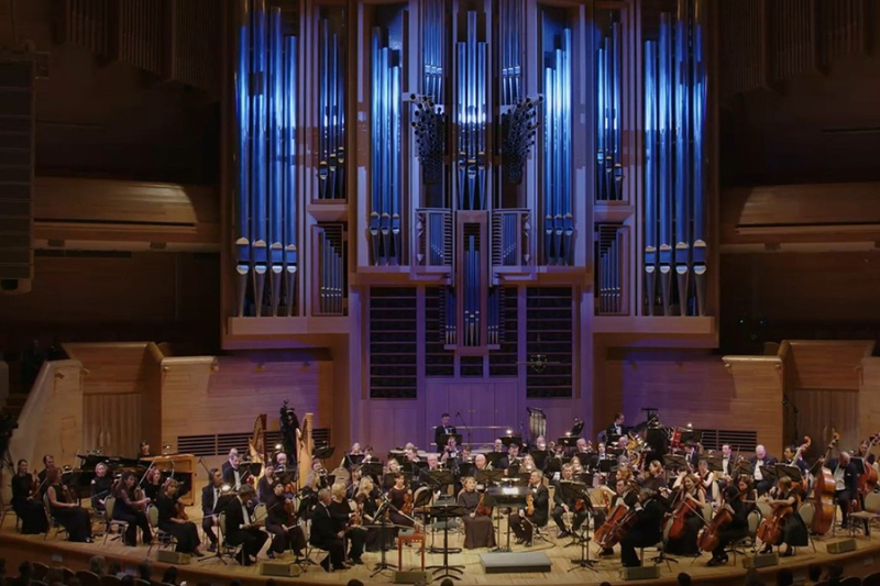 Шоу-контент: железные люди на РЕН ТВ и танцующий Фауст в Театре Образцова