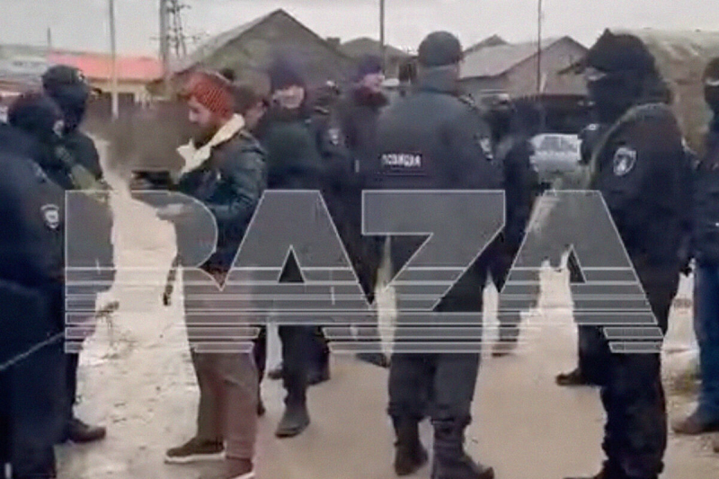 Искали уклонистов и должников: что известно о рейде в цыганском поселке под Тулой