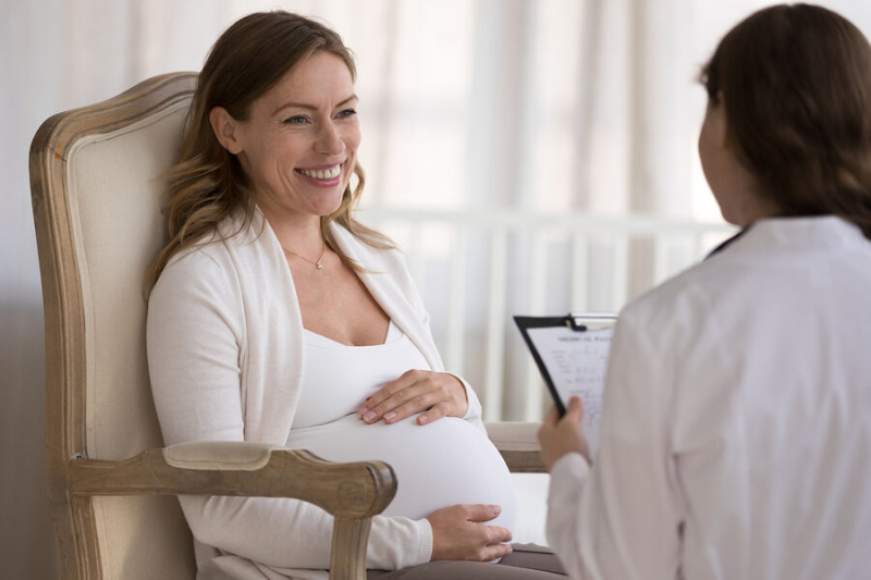 Кого записывают в «старородящие» и почему критерии поздней беременности с годами меняются