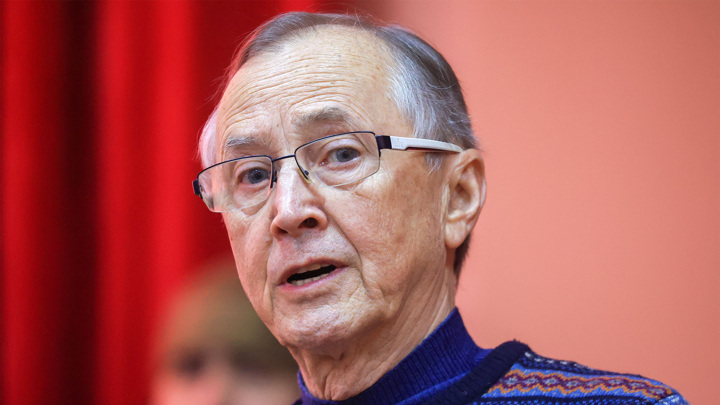 Актер Бурляев: еще четыре стихотворения классиков войдут в школьную программу - Новости на Вести.ru