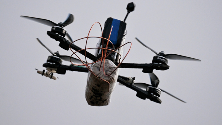 Беспилотная опасность объявлена в Рязанской и Калужской областях - Новости на Вести.ru