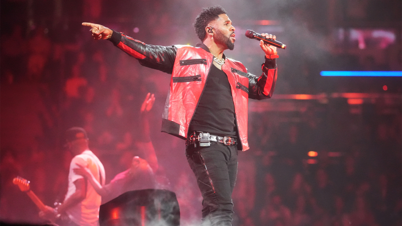 Звездные часы: каких зарубежных артистов зовут на корпоративы в Россию