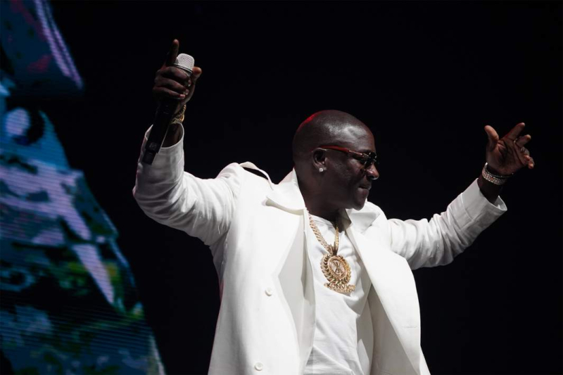 Звездные часы: каких зарубежных артистов зовут на корпоративы в Россию